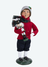 Load image into Gallery viewer, Nutcracker Family Carollers
