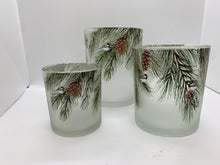 Load image into Gallery viewer, Glass Candle Holder w Pinecone
