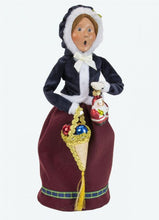 Load image into Gallery viewer, Glass Ornament Family Carollers