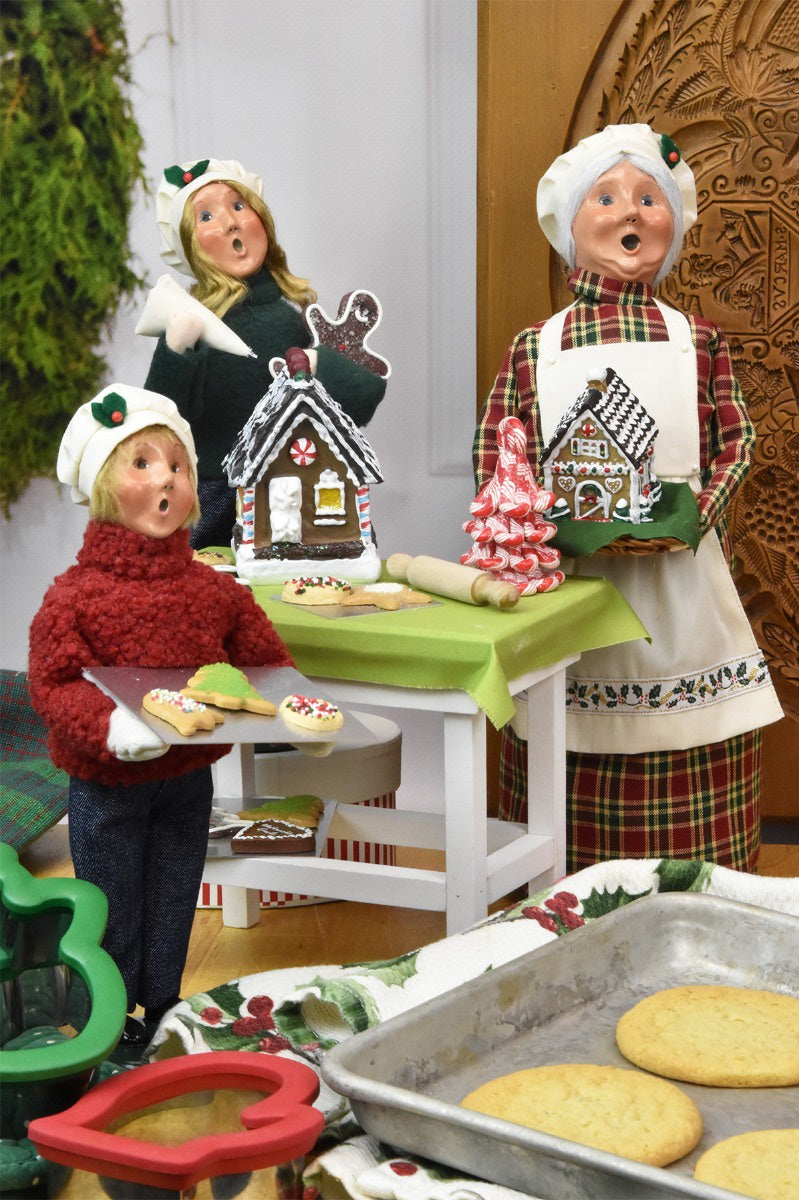 Baking Family Byers Choice Carollers