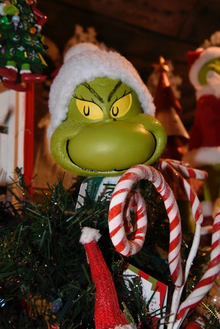 Decorate Grinch In A Cinch Treetopper