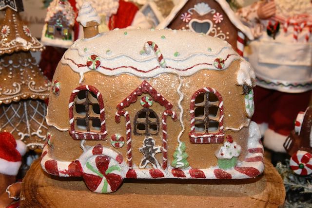 Lit Gingerbread Trailer