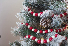 Load image into Gallery viewer, Red &amp; White Wood Bead Garland
