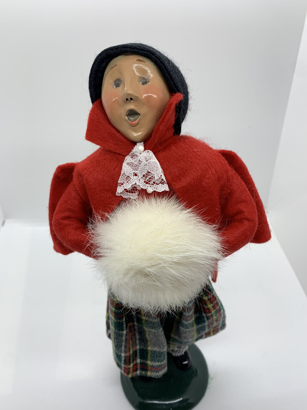 Carolling Woman w Muff