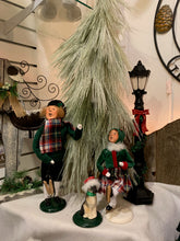 Load image into Gallery viewer, Long Needle Pine tree w burlap base 30 Inch
