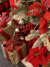 Load image into Gallery viewer, Fabric gift box w bow burlap designed
