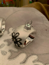Load image into Gallery viewer, Glass Silver Napkin and Place Holders - set of 6
