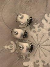 Load image into Gallery viewer, Glass Silver Napkin and Place Holders - set of 6
